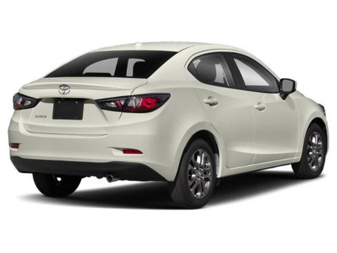 Used 2019 Toyota Yaris LE FWD image 2