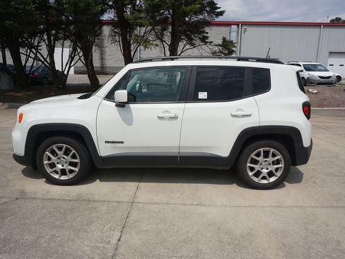 Used 2021 Jeep Renegade Latitude FWD image 18