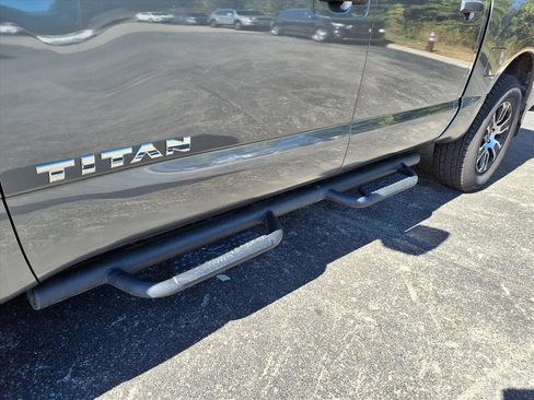 Used 2024 Nissan Titan SV w/ SV Convenience Package image 10