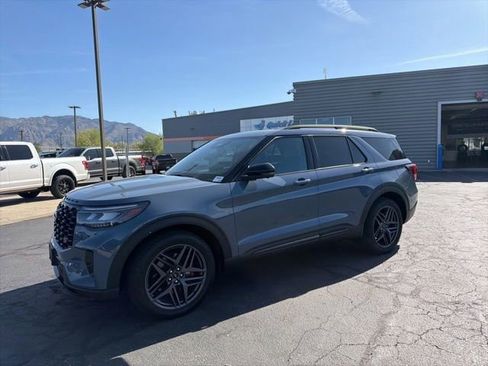 Used 2025 Ford Explorer ST AWD/4WD image 14