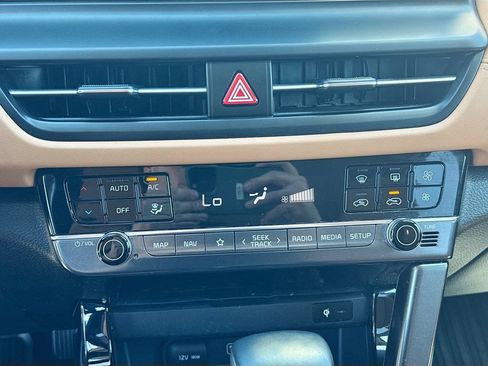 Certified 2025 Kia Seltos EX w/ EX Sunroof Package FWD image 19