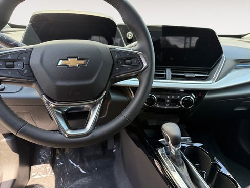 New 2026 Chevrolet Trax LT w/ Driver Confidence Package FWD image 7