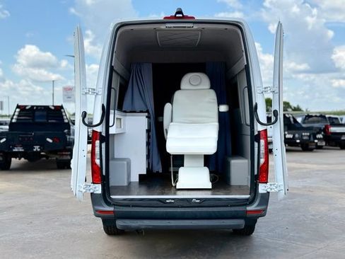 Used 2023 Mercedes-Benz Sprinter 2500 image 8