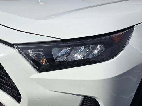 Used 2022 Toyota RAV4 LE image 9