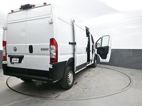 Used 2025 RAM ProMaster 2500 w/ Convenience Group image 43