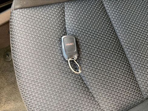 Used 2024 GMC Terrain SLE FWD image 13