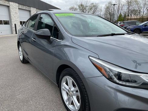 Used 2018 Chevrolet Cruze LT w/ Sun And Sound Package FWD image 11