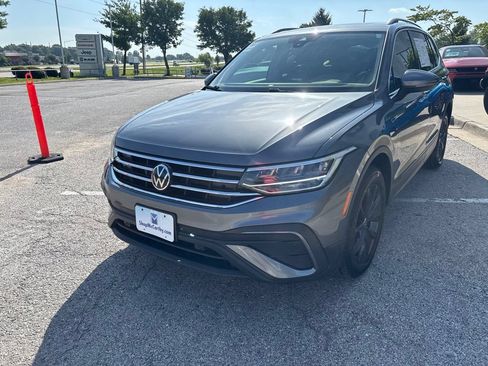 Used 2024 Volkswagen Tiguan SE AWD/4WD image 11