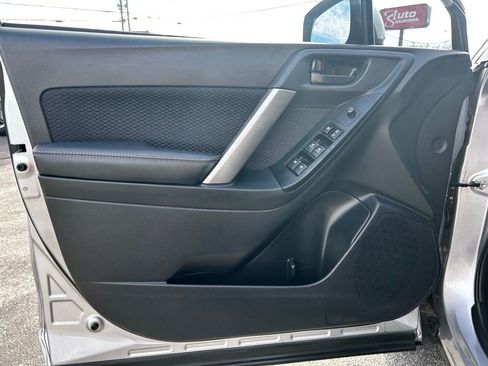 Used 2017 Subaru Forester 2.5i Premium image 14