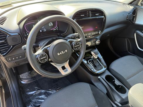 Used 2023 Kia Soul S FWD image 14