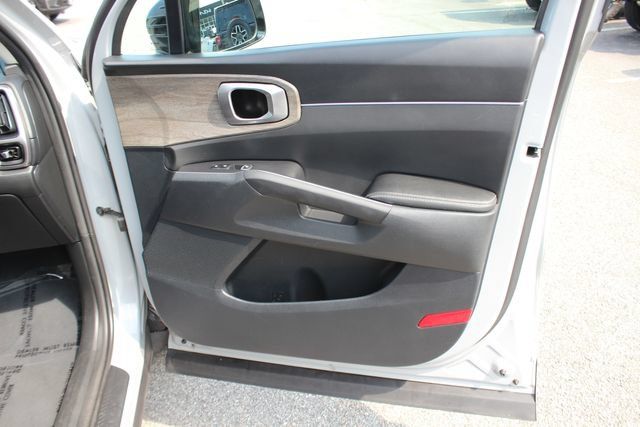 Used 2023 Kia Sorento S w/ Panoramic Sunroof Package AWD/4WD image 32