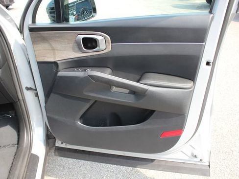 Used 2023 Kia Sorento S w/ Panoramic Sunroof Package AWD/4WD image 32