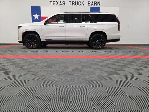 Used 2023 Cadillac Escalade ESV Sport Platinum w/ LPO, ONYX Package image 1