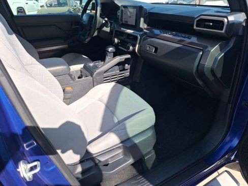 Used 2025 Toyota Tacoma SR5 RWD image 32