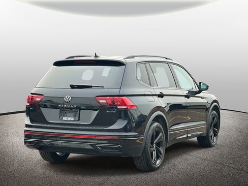 Used 2024 Volkswagen Tiguan SE R-Line AWD/4WD image 4