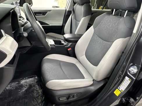 Used 2024 Toyota RAV4 XLE w/ Convenience Package AWD/4WD image 14
