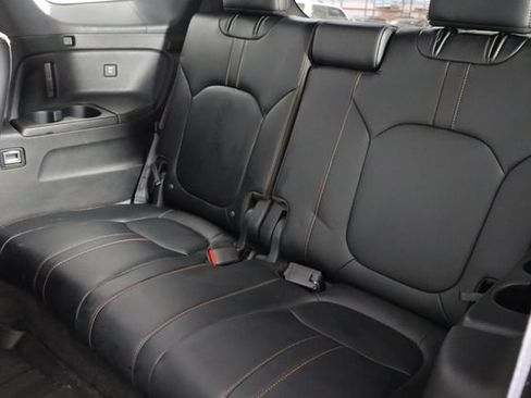Used 2025 Honda Pilot TrailSport image 16