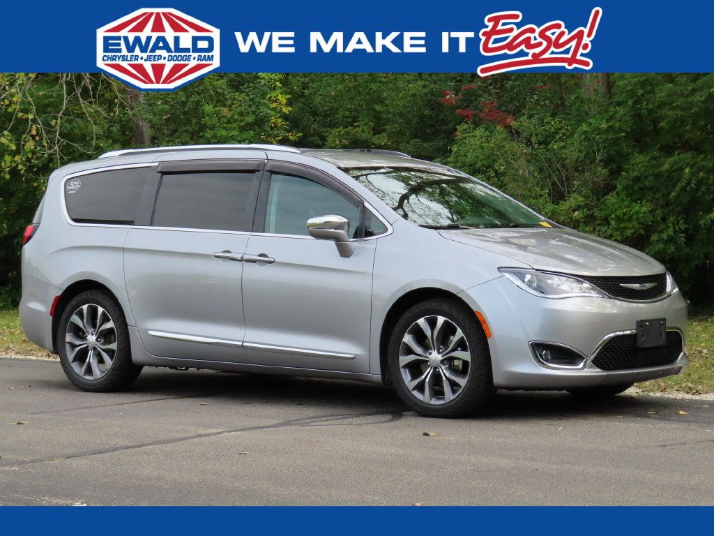 Used 2017 Chrysler Pacifica Limited w/ UConnect Theater Package FWD image 1