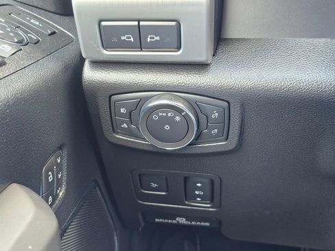 Used 2021 Ford F350 Platinum w/ Tremor Off-Road Package AWD/4WD image 30