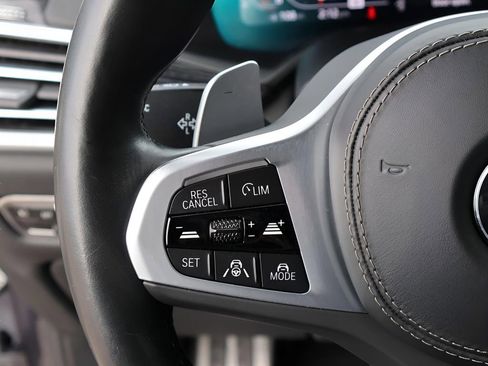 Used 2022 BMW X7 M50i w/ Dynamic Handling Package image 34