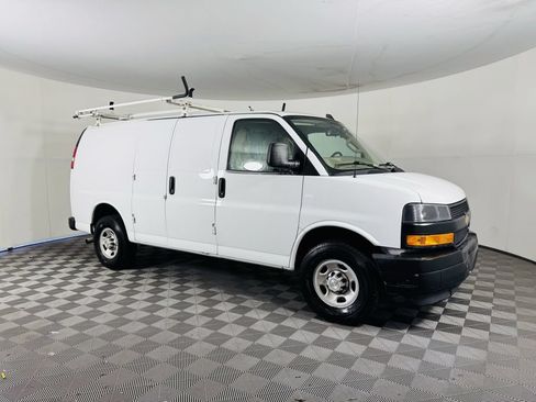 Used 2022 Chevrolet Express 2500 w/ Driver Convenience Package RWD image 5