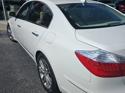 Used 2009 Hyundai Genesis 4.6 w/ Technology Pkg 5 RWD image 3