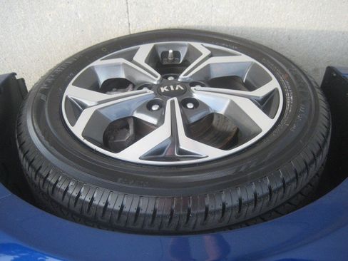 Used 2021 Kia Forte LXS FWD image 9