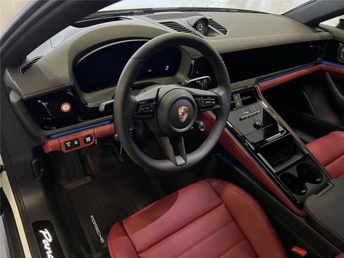 New 2026 Porsche Panamera 4 image 4