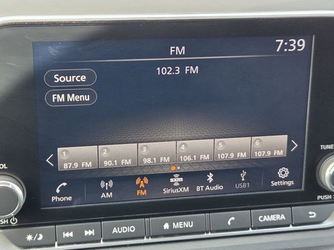 Used 2025 Nissan Rogue SV FWD image 17