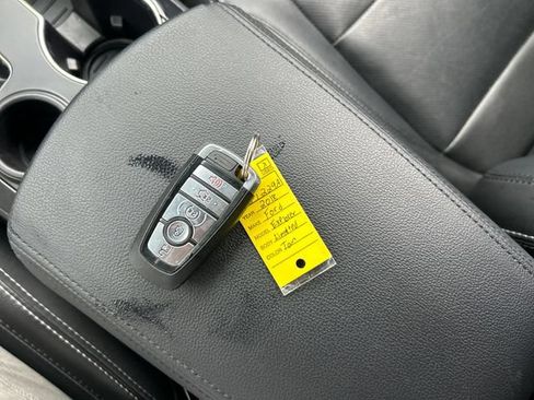 Used 2018 Ford Explorer Limited w/ Ford Safe & Smart Package FWD image 28