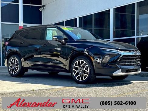 Certified 2025 Chevrolet Blazer RS FWD image 1