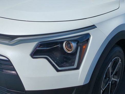 Certified 2025 Kia Niro EX FWD image 9