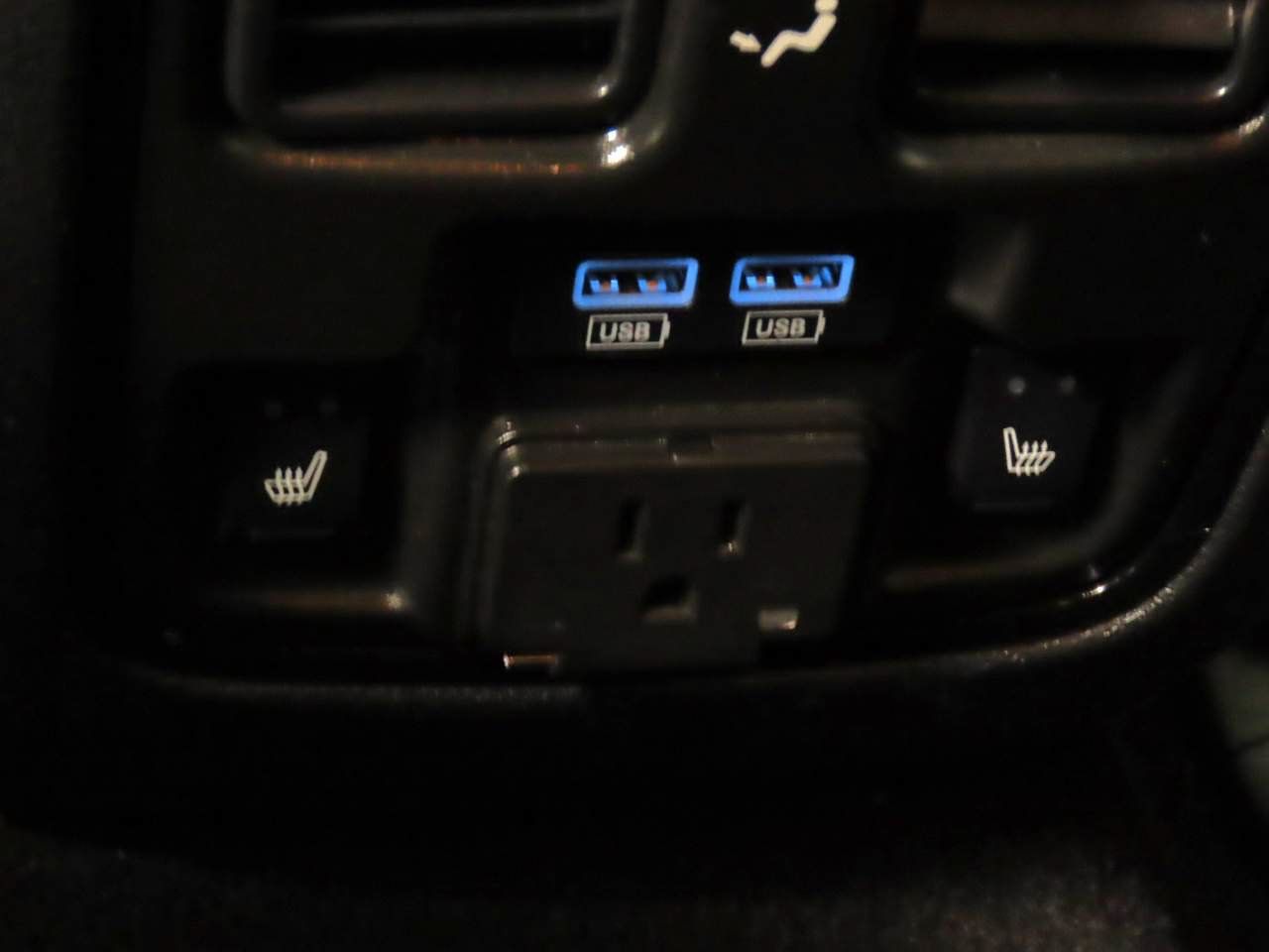 Used 2025 Dodge Durango GT AWD/4WD image 17