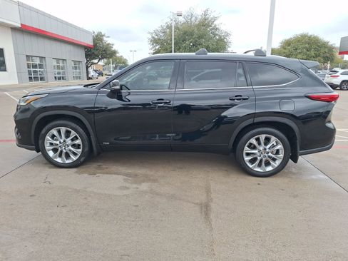 Used 2023 Toyota Highlander Limited image 3
