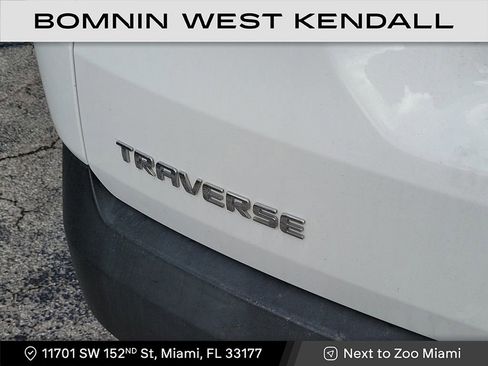 Used 2021 Chevrolet Traverse LS image 3