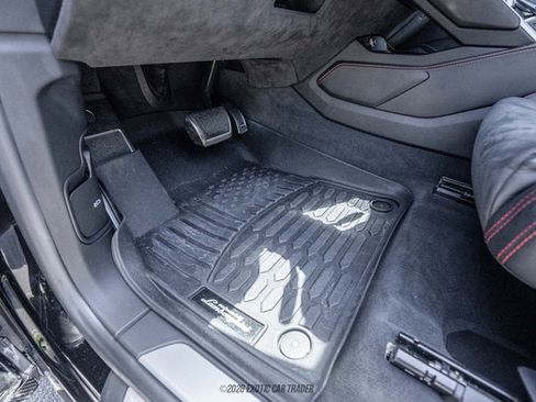 Used 2021 Lamborghini Urus AWD/4WD image 36