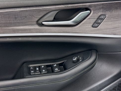 Used 2023 Jeep Grand Cherokee L Limited RWD image 15