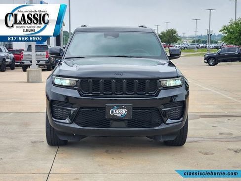 Used 2023 Jeep Grand Cherokee Altitude AWD/4WD image 5