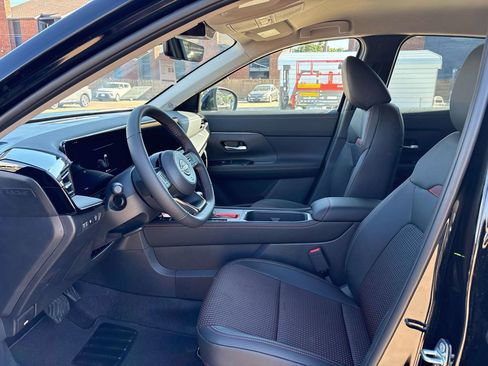 New 2026 Nissan Kicks SR w/ Illumination Package FWD image 6