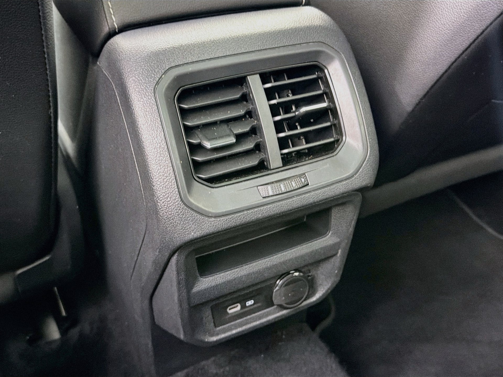 Certified 2023 Volkswagen Tiguan SE FWD image 25