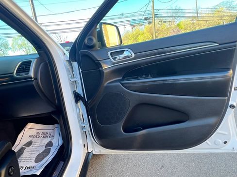 Used 2019 Jeep Grand Cherokee Limited image 31