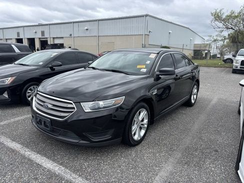 Used 2019 Ford Taurus SE image 6