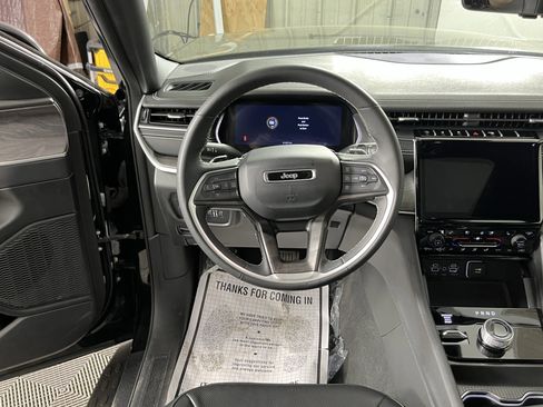 Used 2024 Jeep Grand Cherokee Limited w/ Luxury Tech Group II AWD/4WD image 11