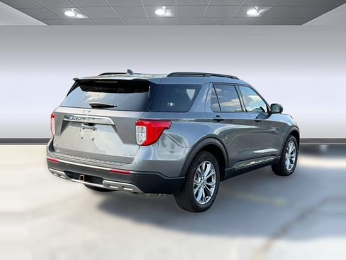Used 2021 Ford Explorer XLT w/ Equipment Group 202A AWD/4WD image 7