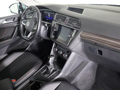 Used 2024 Volkswagen Tiguan SE image 27