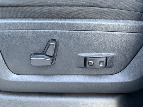 Used 2024 RAM 2500 Big Horn w/ Safety Group image 12