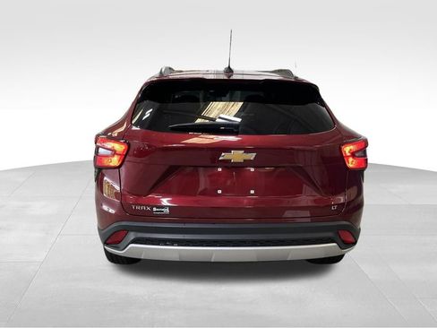 Used 2025 Chevrolet Trax LT w/ LT Convenience Package FWD image 4