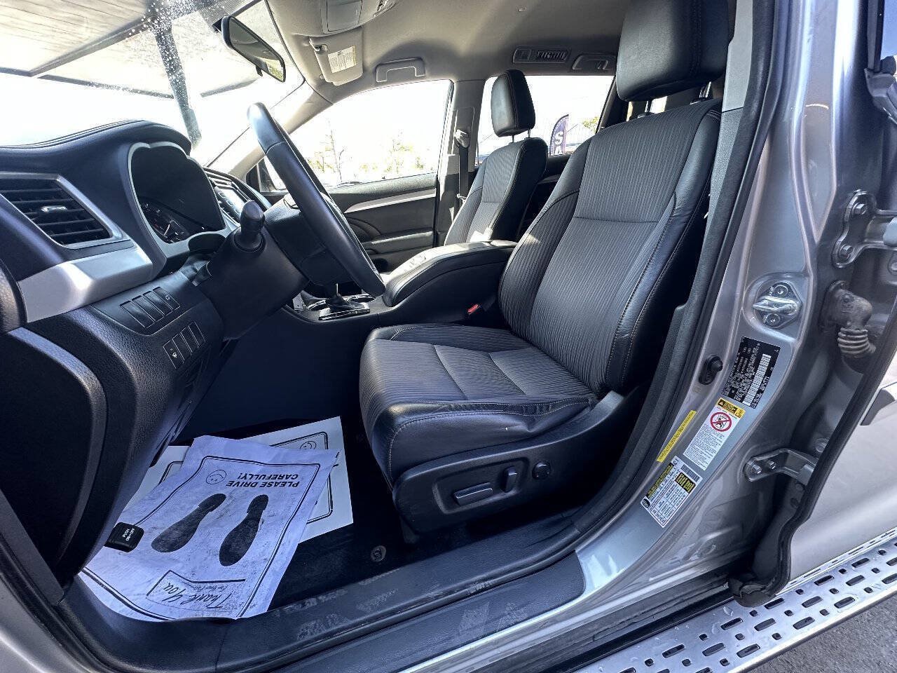 Used 2016 Toyota Highlander Plus FWD image 16