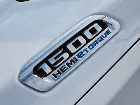Used 2023 RAM 1500 Laramie AWD/4WD image 19