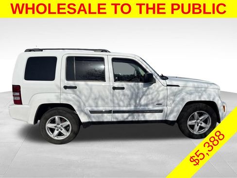 Used 2012 Jeep Liberty Sport AWD/4WD image 8